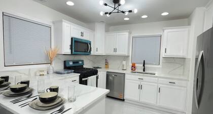 Entire Cozy Home+Fast Wi-Fi/Free Parking. Prime Location + Free Washer/Dryer