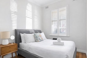 3 chambres, fer et planche à repasser, Wi-Fi, draps fournis