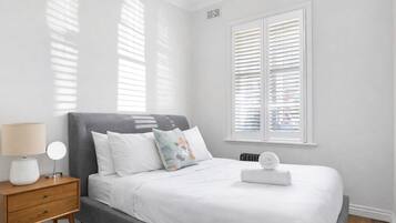 3 bedrooms, iron/ironing board, WiFi, bed sheets