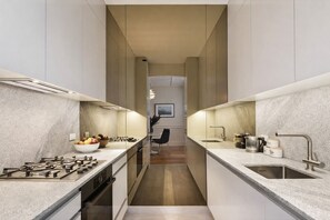 Microwave, oven, dishwasher - Luxury Spacious 3BR Family Home Walk To Harbour Bridge/ Opera House& CBD (Millers Point)