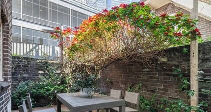 Luxury Spacious 3BR Family Home Walk To Harbour Bridge/ Opera House& CBD