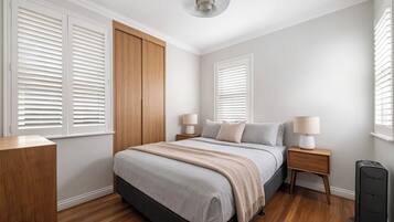 3 bedrooms, iron/ironing board, WiFi, bed sheets