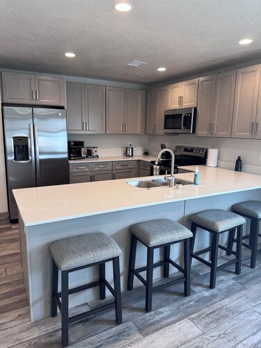 Brand New 2 Bedroom with en-suites. Boat Parking.