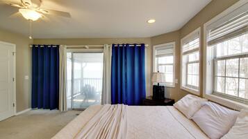 Iron/ironing board, Internet, bed sheets