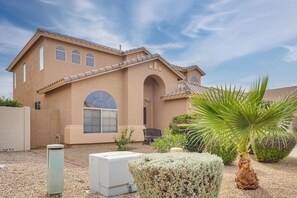 Exterior - Pool & Great Location! Smart Home in Chandler (Chandler)