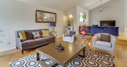 6 Mi to Dtwn Garland: Group Getaway w/ Pool Access