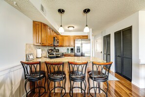 Fridge, microwave, stovetop, coffee/tea maker - Pool, Sunset Views & Prime Setting! Ocean City Gem (Ocean City)