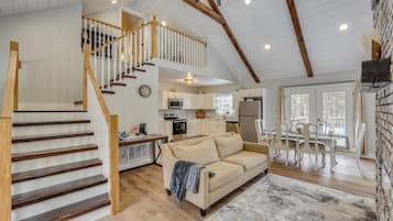 Een open haard en boeken