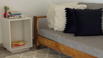 En 43-tommers Flatskjerm-TV med digitale kanaler