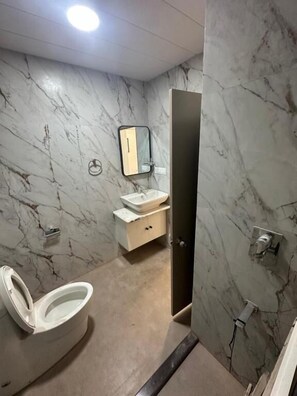 Articles de toilette gratuits, sèche-cheveux, chaussons