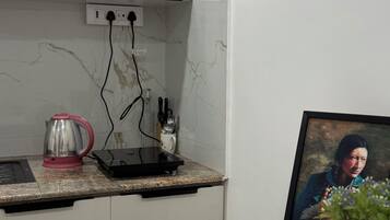 Fridge, microwave, stovetop, cookware/dishes/utensils