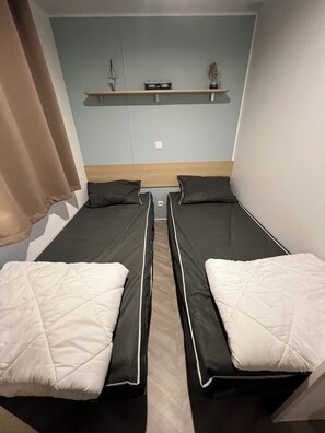 Iron/ironing board - Mobilum 100 m from the lake, pets welcome. (Gastes)