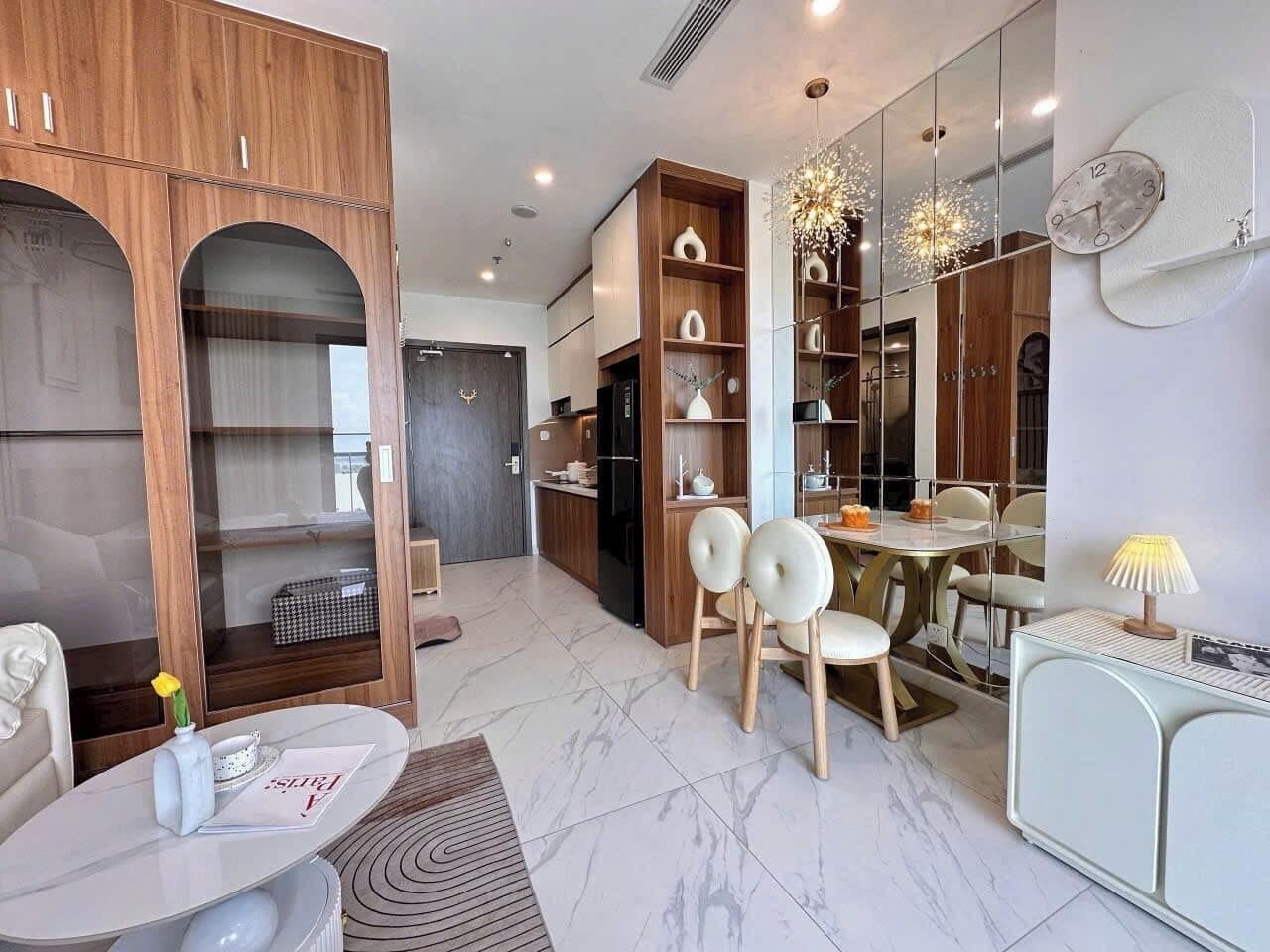 Standard Studio, Kitchen, Pool View | Living area