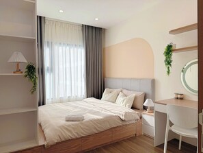 Apartemen, 1 kamar tidur, pemandangan kota | Tirai kedap cahaya, kedap suara, setrika/meja setrika, dan Wi-Fi gratis