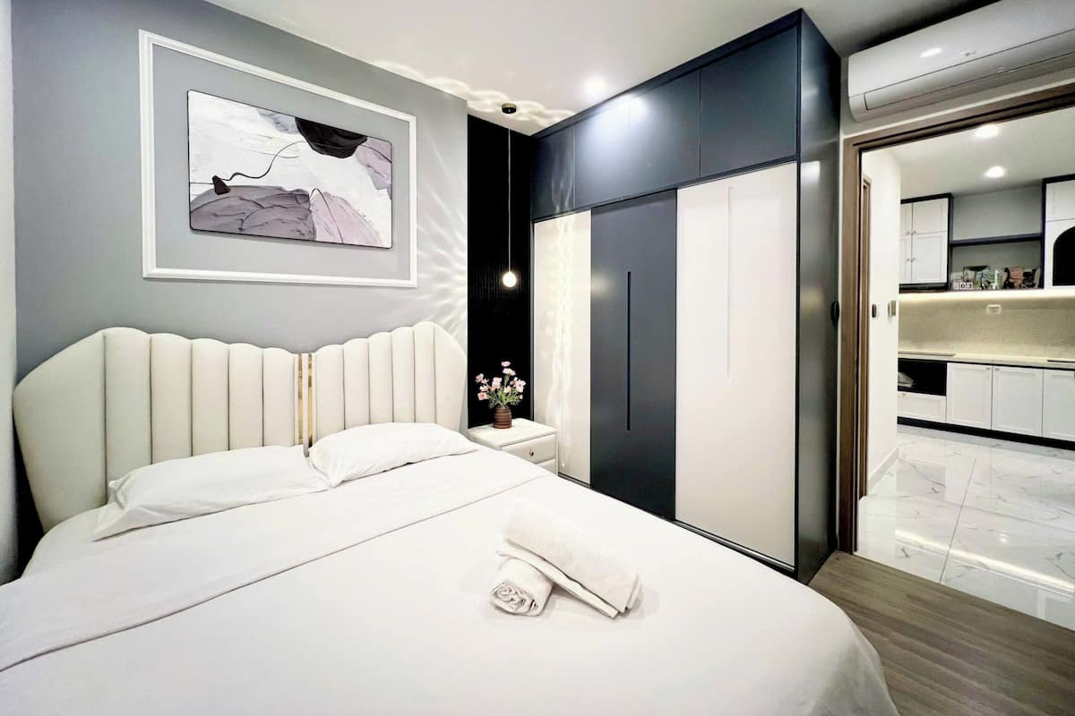 Departamento familiar | Decoración personalizada, muebles diferentes y cortinas blackout