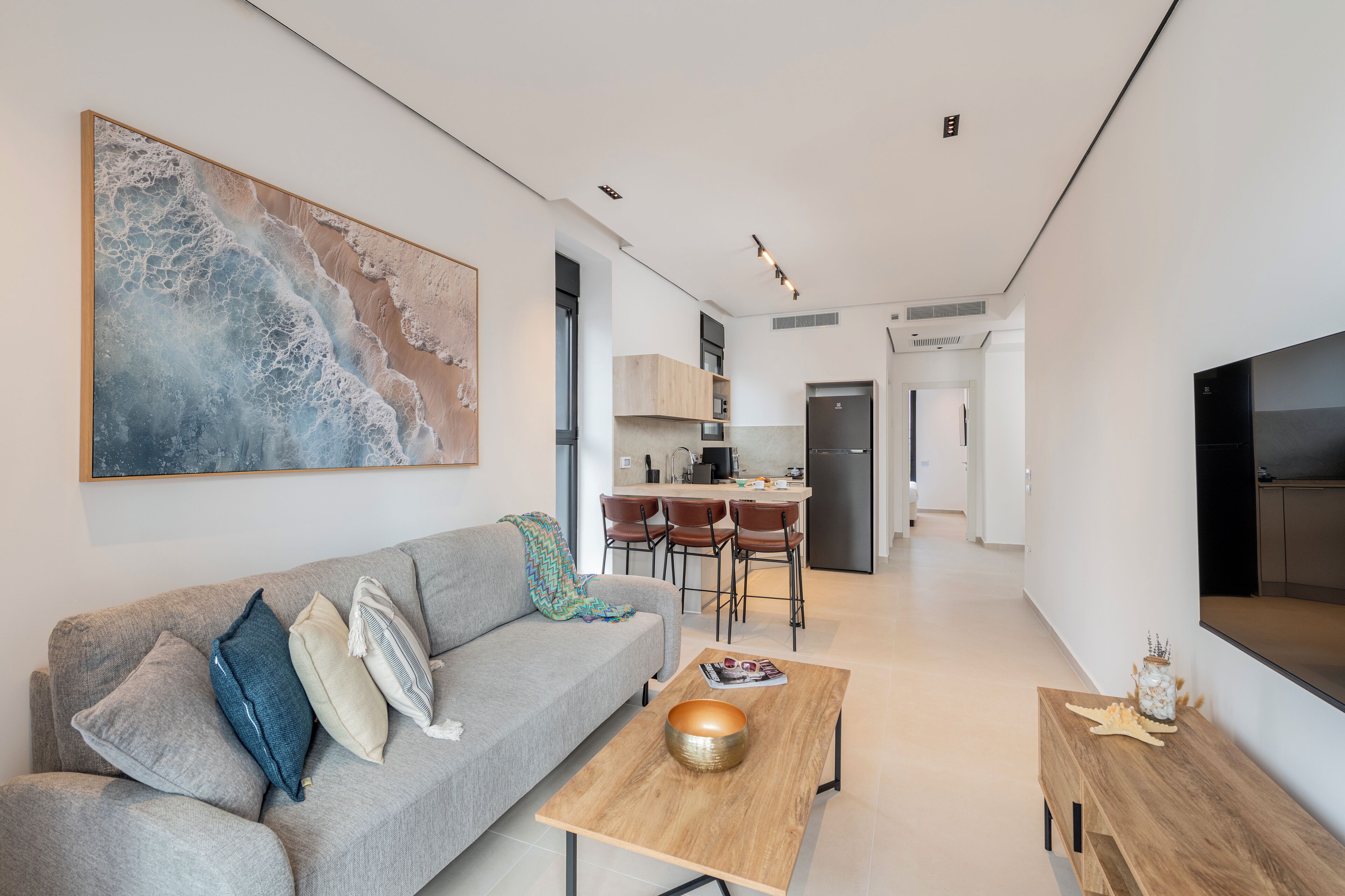 Familie appartement, 2 slaapkamers, balkon, uitzicht op de stad | Woonruimte | Flatscreentelevisie