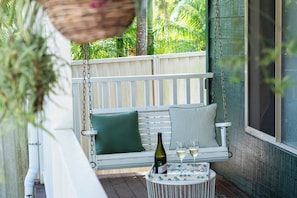 Property grounds - Luxurious & spacious retreat near Swan Lake (Sussex Inlet)