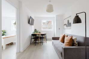 TV - Snug 1BDR City Retreat in West London (Greater London)