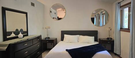 3 bedrooms, desk, iron/ironing board, free WiFi