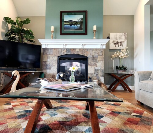 Architect's home on 16 acres with gorgeous views of valley below