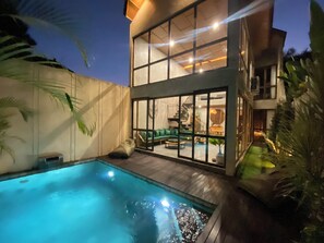 Outdoor pool - Soothing 2-bedroom villa with AC in charming Ubud (UBUD)