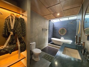 A modern bathroom with a large bathtub, a sink, and a toilet. - Soothing 2-bedroom villa with AC in charming Ubud (UBUD)