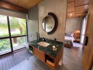 Desk, iron/ironing board, free WiFi, bed sheets - Soothing 2-bedroom villa with AC in charming Ubud (UBUD)