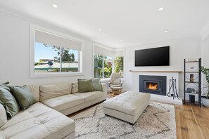 TV - Cozy Pet-Friendly Home | Glenorchy (Glenorchy)