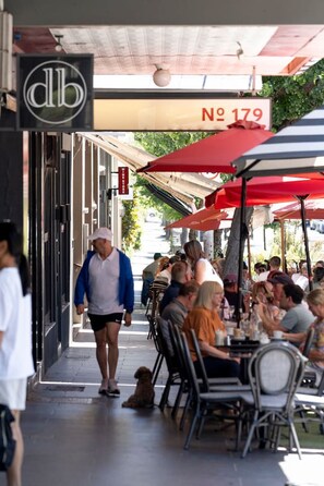 Outdoor dining - South Yarra Sanctuary (South Yarra)