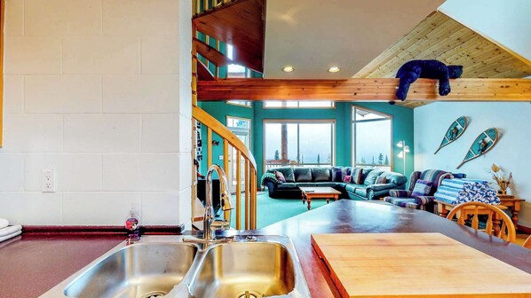 Interior - Okanagan - DuHaus Green (Beaverdell)