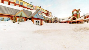 Exterior - Okanagan - DuHaus Green (Beaverdell)