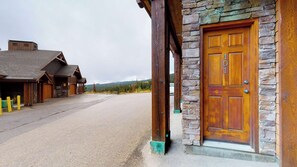 Exterior detail - Okanagan - Perfection North #9 (Big White Mountain)