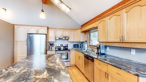 Refrigerador, microondas, horno y lavavajillas 