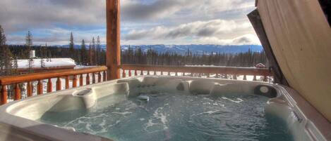 Tina de hidromasaje al aire libre