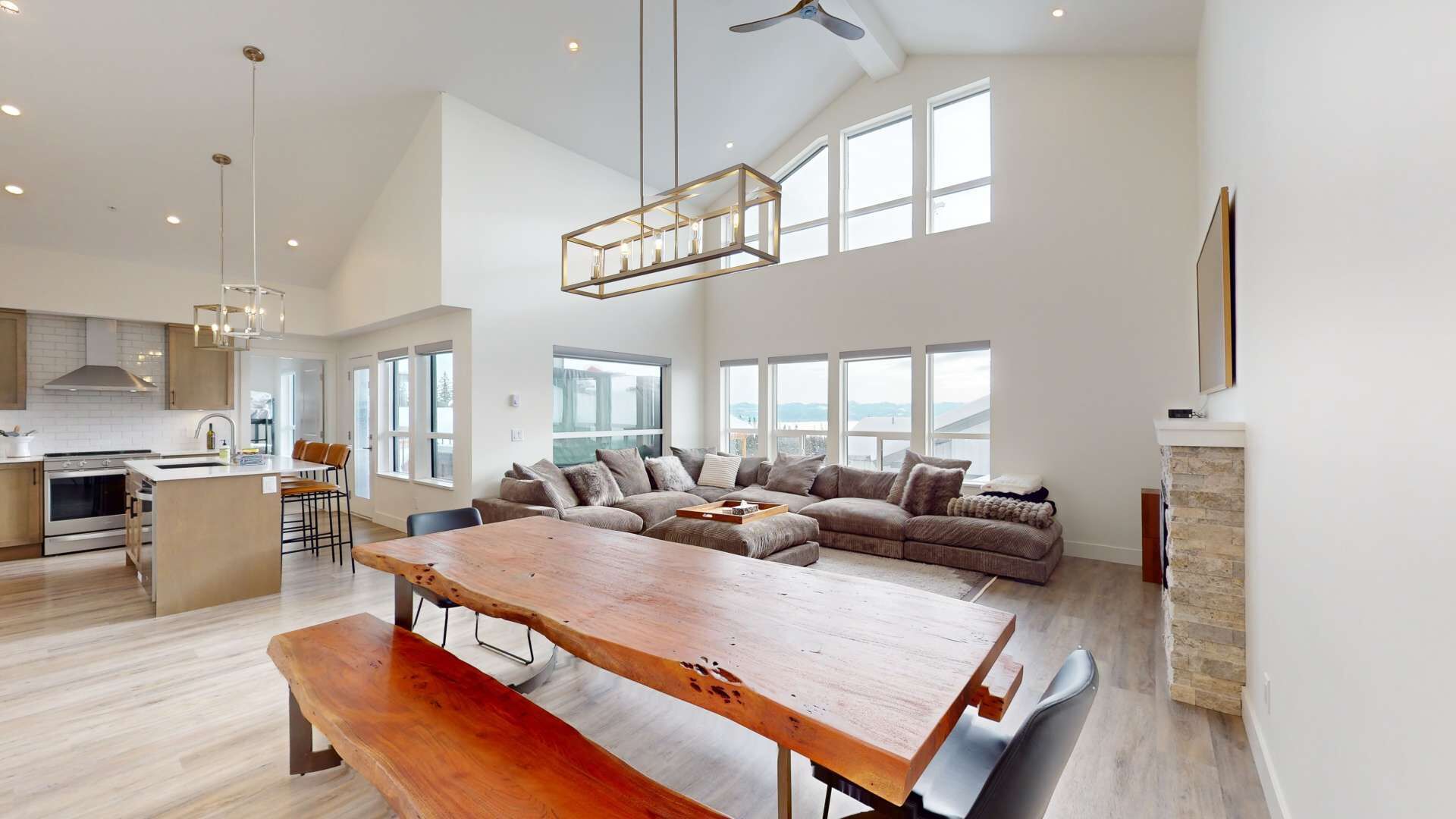 Télévision, cheminée