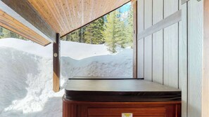 Indoor spa tub - Okanagan - South Face B (Kootenay Boundary E)