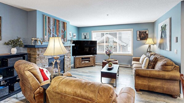 TV, fireplace