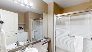 Hair dryer - Okanagan - Trappers Crossing 22 (Kelowna)