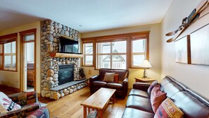TV, fireplace - Okanagan - Tree Tops 10 (Big White Mountain)