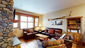 TV, fireplace - Okanagan - Tree Tops 10 (Big White Mountain)