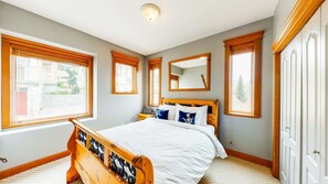 3 bedrooms, iron/ironing board, Internet - Okanagan - Tree Tops 13 (Beaverdell)