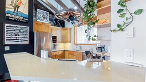 Fridge, microwave, oven, dishwasher - Okanagan - Tree Tops 15 (Big White Mountain)