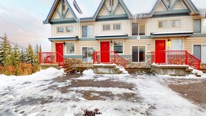 Exterior - Okanagan - Tree Tops 35 (Beaverdell)