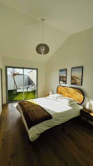4 bedrooms, desk, iron/ironing board, travel cot - Villa Marcus — Sleeps 10 — 5 mins from the beach (Sainte-Marie-de-Ré)