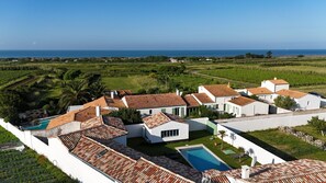 Exterior - Villa Marcus — Sleeps 10 — 5 mins from the beach (Sainte-Marie-de-Ré)