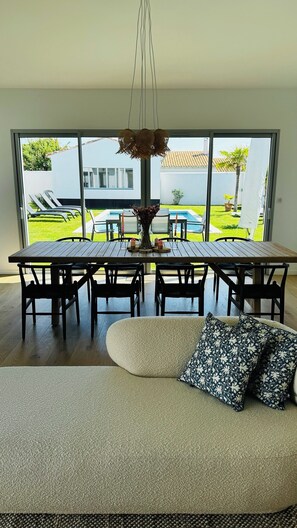 Dining - Villa Marcus — Sleeps 10 — 5 mins from the beach (Sainte-Marie-de-Ré)