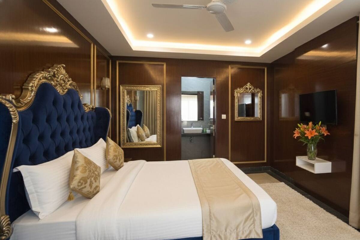 Desk, iron/ironing board, free WiFi