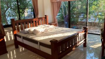 2 bedrooms, desk, free WiFi, bed sheets