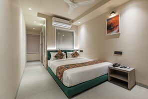 Schreibtisch, laptopgeeigneter Arbeitsplatz, Verdunkelungsvorhänge