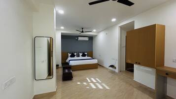 Desk, laptop workspace, free WiFi